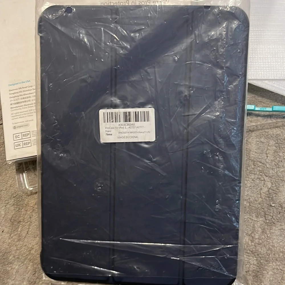 NWB 2 glass protectors +1 NEW blue cover for IPAD 10 iPod safe